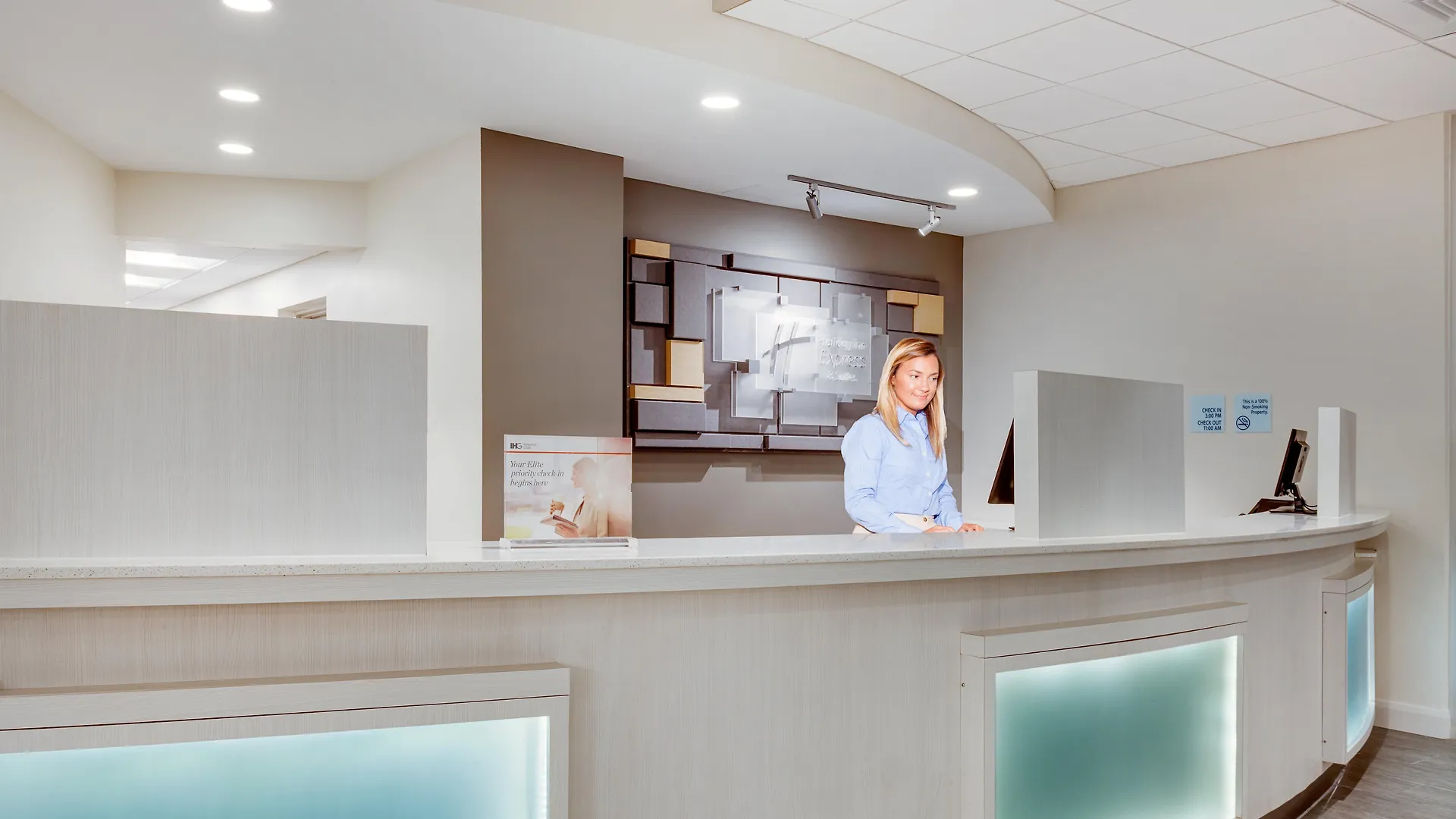 Holiday Inn Express & Suites Panama City Beach Beachfront By Ihg 3*,