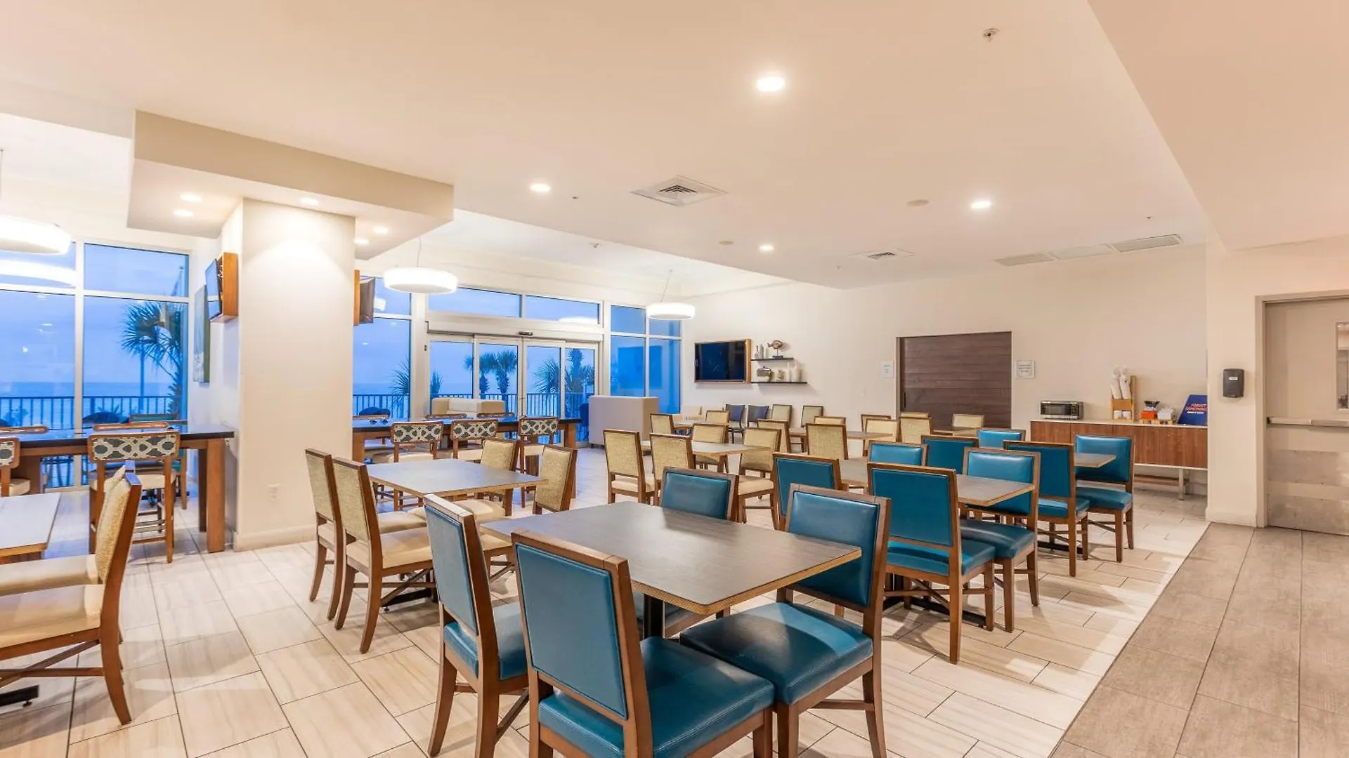 Holiday Inn Express & Suites Panama City Beach Beachfront By Ihg Θέρετρο