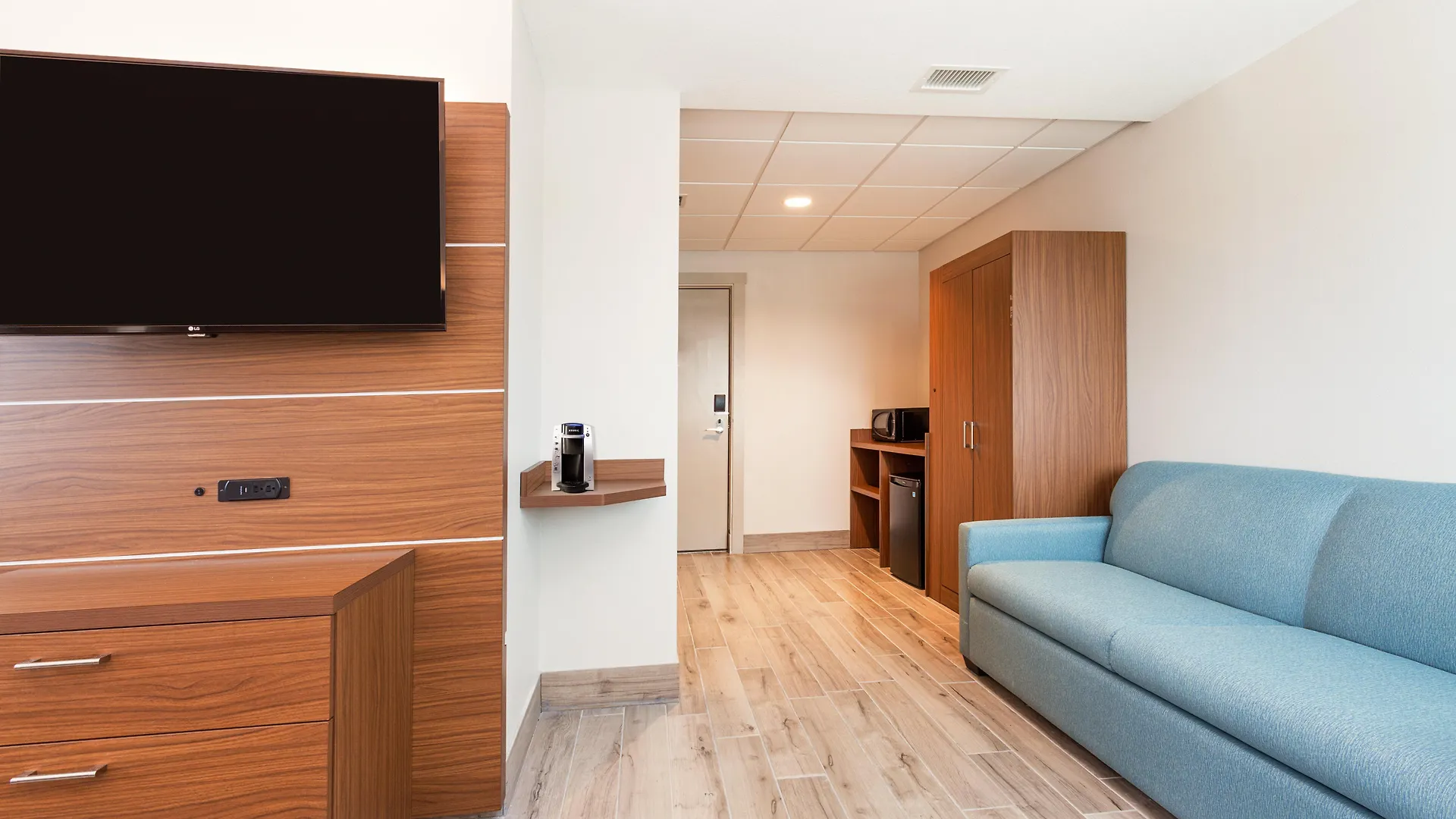 Holiday Inn Express & Suites Panama City Beach Beachfront By Ihg Resort