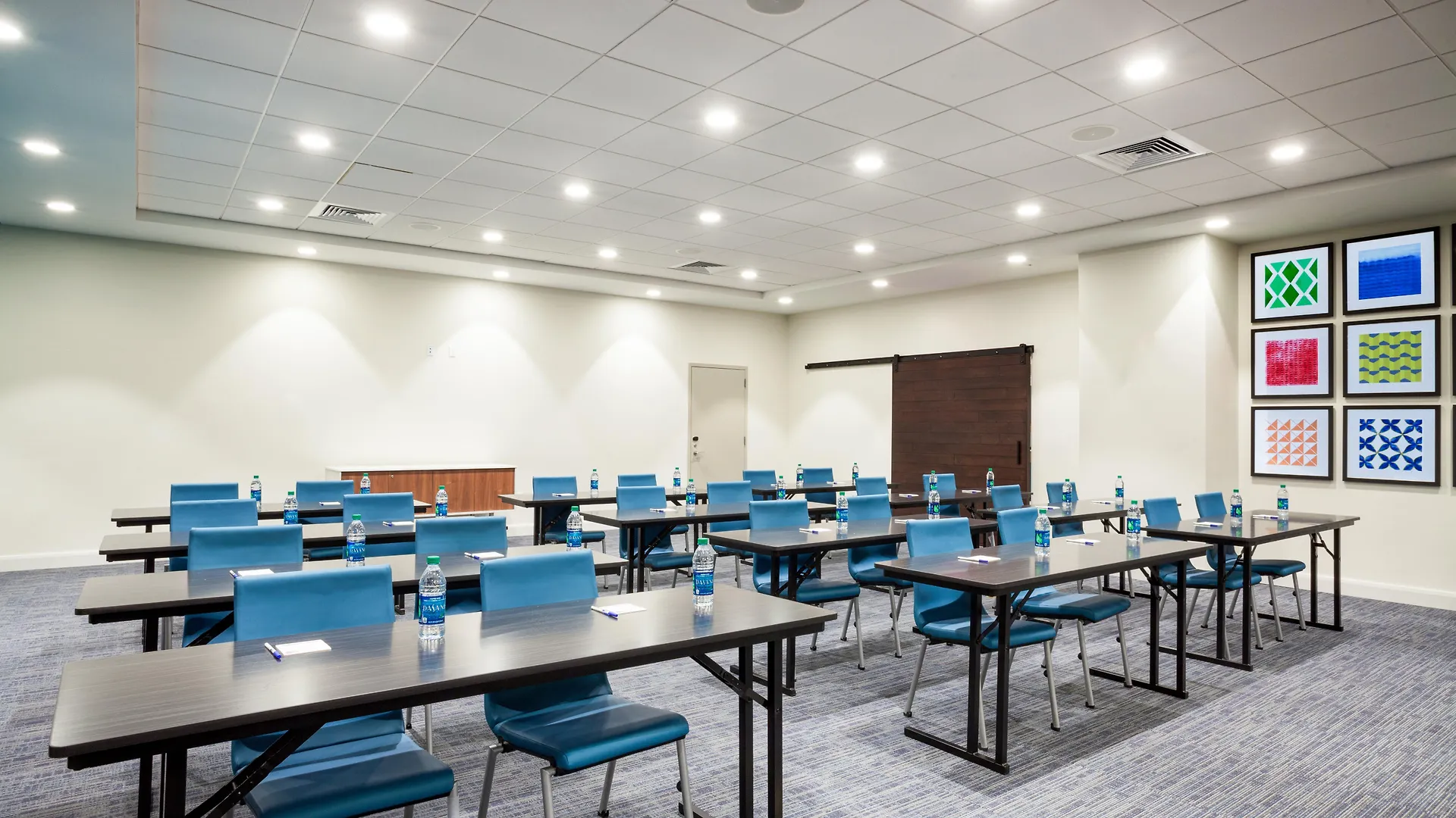 Holiday Inn Express & Suites Panama City Beach Beachfront By Ihg 3*,